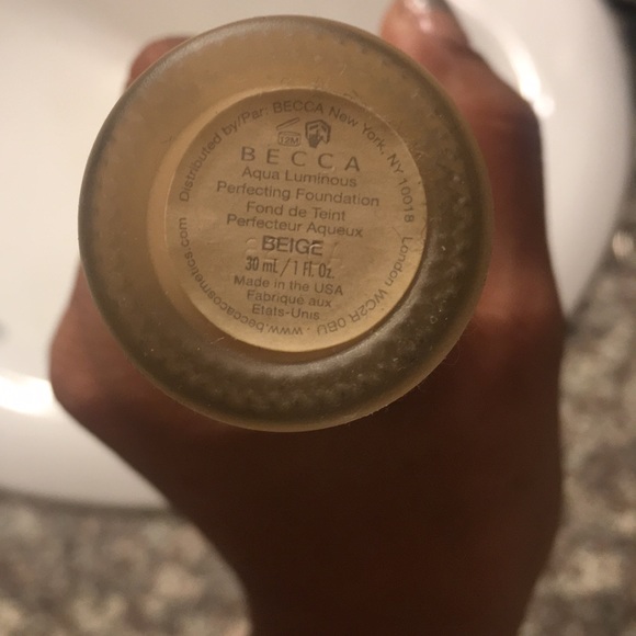 Becc Aqua Luminous Perfect Foundation - Beige - Picture 3 of 4